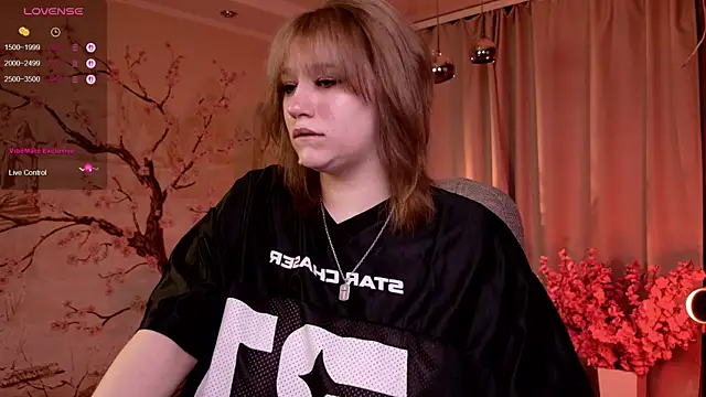 Morvelyn online show from November 26, 2025, 3:01 pm