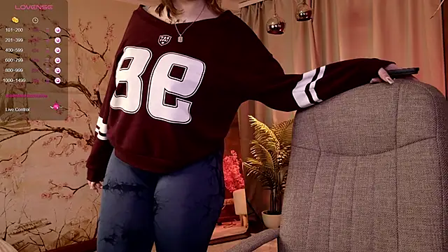 Morvelyn online show from November 25, 2025, 2:39 pm