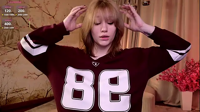 Morvelyn online show from November 18, 2025, 4:43 pm