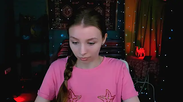 Snapshot of JulieDaniel chatting on May 26, 2026, 4:21 am JulieDaniel online show from May 26, 2026, 4:21 am