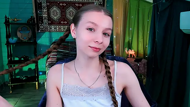 Snapshot of JulieDaniel chatting on May 18, 2026, 8:19 am JulieDaniel online show from May 18, 2026, 8:19 am