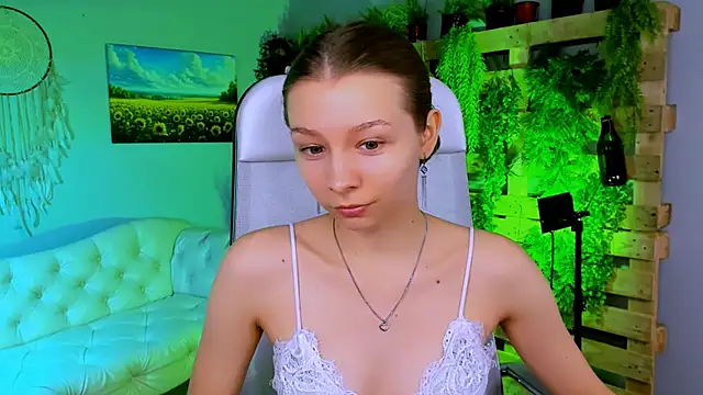 JulieDaniel online show from November 25, 2025, 8:25 am