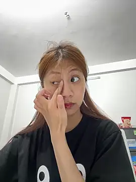 Snapshot of Lil-Gi chatting on May 8, 2026, 4:33 pm Lil-Gi online show from May 8, 2026, 4:33 pm