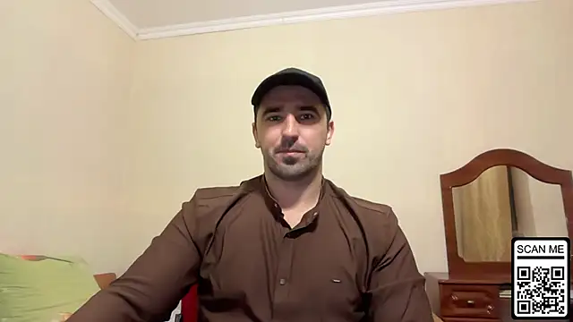 Snapshot of Hard_to_Obey chatting on December 15, 2025, 6:47 pm Hard to Obey online show from December 15, 2025, 6:47 pm