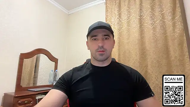 Snapshot of Hard_to_Obey chatting on December 2, 2025, 7:15 pm Hard to Obey online show from December 2, 2025, 7:15 pm