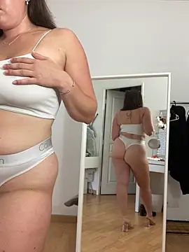 Snapshot of chloedlm5 chatting on September 11, 2025, 10:04 am chloedlm5 online show from September 11, 2025, 10:04 am