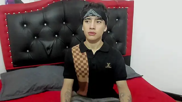 Snapshot of Thiago_Divine_ chatting on October 20, 2025, 8:53 pm Thiago Divine  online show from October 20, 2025, 8:53 pm