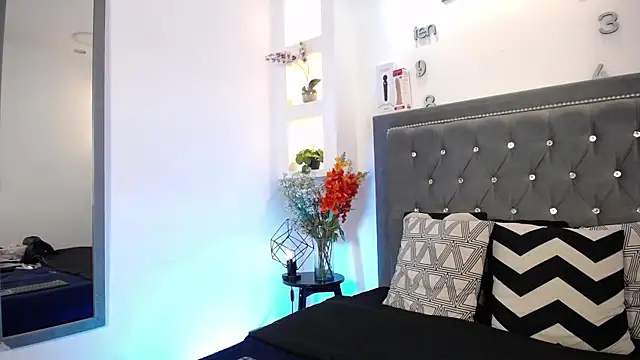 Snapshot of MelissaRhodes chatting on December 17, 2025, 3:39 pm MelissaRhodes online show from December 17, 2025, 3:39 pm
