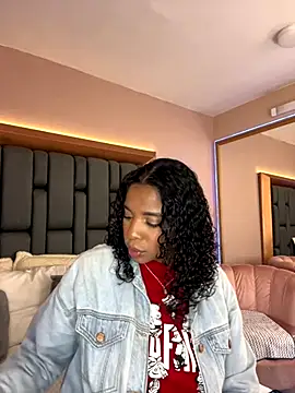 LisaMendez online show from September 18, 2025, 3:42 am