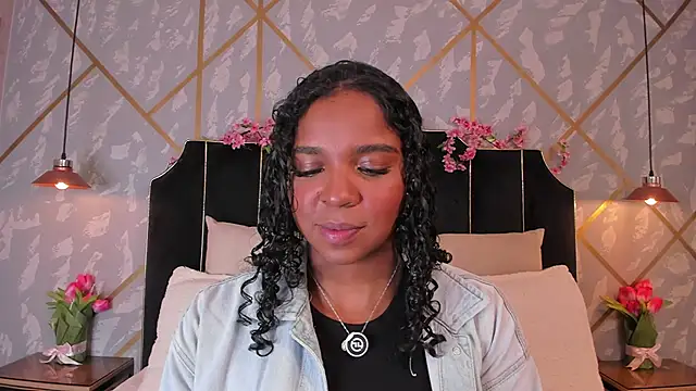 Snapshot of LisaMendez chatting on April 19, 2026, 4:02 am LisaMendez online show from April 19, 2026, 4:02 am