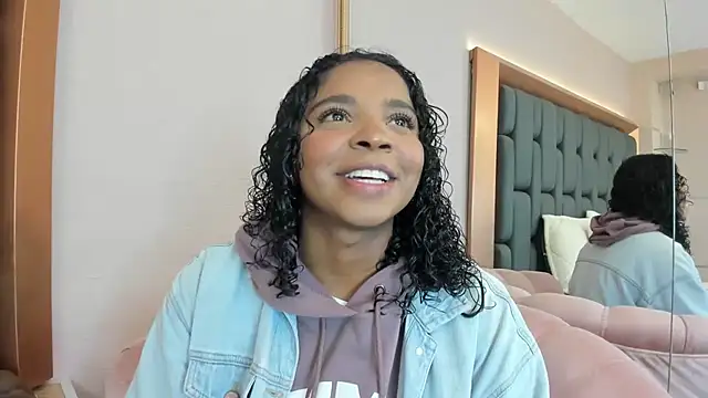 LisaMendez online show from September 19, 2025, 3:43 am