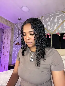 Snapshot of LisaMendez chatting on May 13, 2026, 3:57 am LisaMendez online show from May 13, 2026, 3:57 am