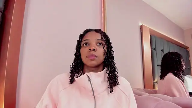 LisaMendez online show from April 7, 2026, 3:52 am