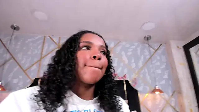Snapshot of LisaMendez chatting on May 1, 2026, 3:44 am LisaMendez online show from May 1, 2026, 3:44 am