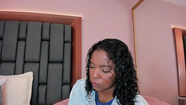 LisaMendez online show from September 10, 2025, 8:30 pm