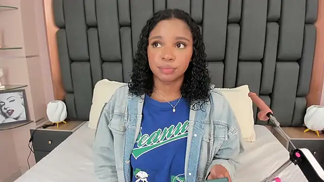 LisaMendez online show from October 24, 2025, 3:49 am