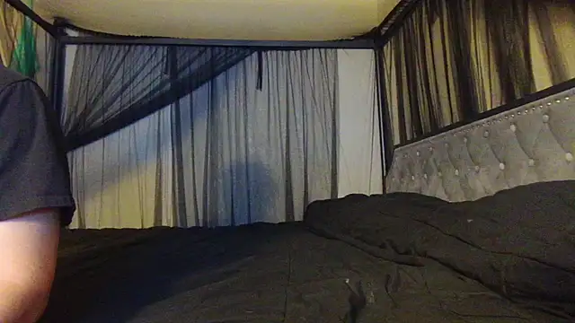 Snapshot of Lola_BugsBunny chatting on December 14, 2025, 10:21 am Lola BugsBunny online show from December 14, 2025, 10:21 am