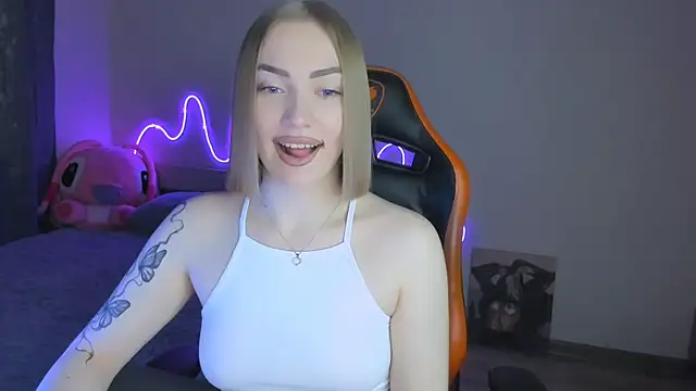 Snapshot of LaraKrein_lk chatting on January 13, 2026, 11:36 am LaraKrein lk online show from January 13, 2026, 11:36 am