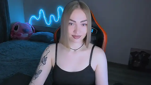 Snapshot of LaraKrein_lk chatting on April 6, 2026, 3:35 pm LaraKrein lk online show from April 6, 2026, 3:35 pm