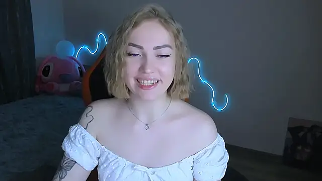 Snapshot of LaraKrein_lk chatting on March 6, 2026, 6:14 pm LaraKrein lk online show from March 6, 2026, 6:14 pm