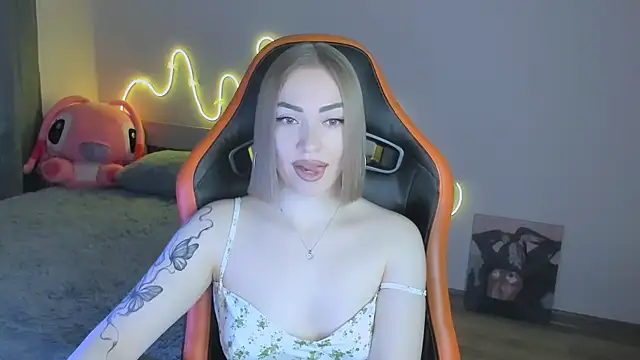 Snapshot of LaraKrein_lk chatting on January 15, 2026, 11:35 am LaraKrein lk online show from January 15, 2026, 11:35 am