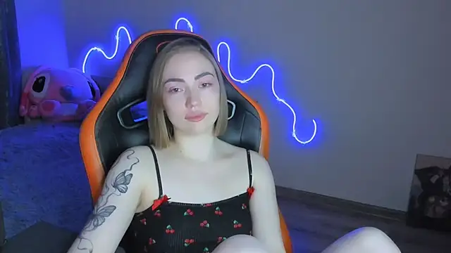 Snapshot of LaraKrein_lk chatting on April 13, 2026, 12:58 am LaraKrein lk online show from April 13, 2026, 12:58 am