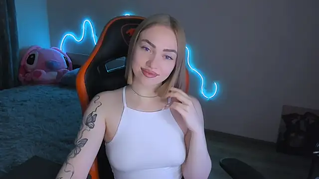 Snapshot of LaraKrein_lk chatting on April 4, 2026, 5:52 pm LaraKrein lk online show from April 4, 2026, 5:52 pm