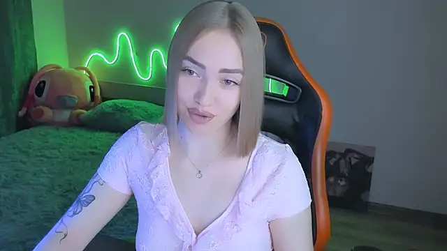 Snapshot of LaraKrein_lk chatting on January 9, 2026, 9:55 pm LaraKrein lk online show from January 9, 2026, 9:55 pm