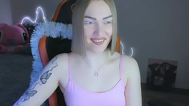 Snapshot of LaraKrein_lk chatting on December 22, 2025, 5:57 pm LaraKrein lk online show from December 22, 2025, 5:57 pm