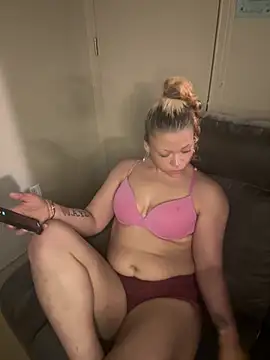 thatgurlred online show from March 19, 2026, 7:41 am