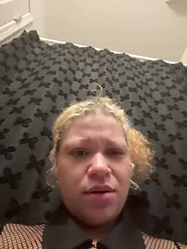 thatgurlred online show from February 3, 2026, 9:25 am