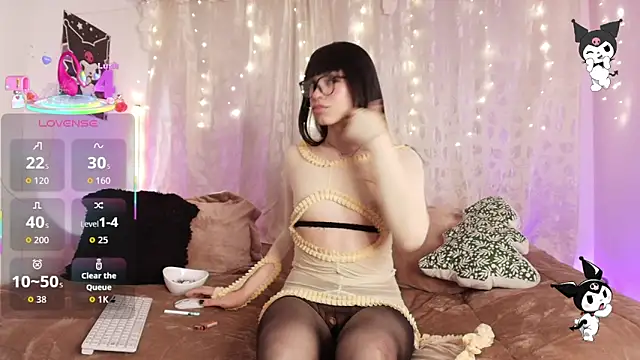 GothBella online show from December 5, 2025, 2:43 am