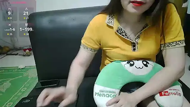 Snapshot of Owe_chan chatting on April 1, 2026, 8:39 pm Owe chan online show from April 1, 2026, 8:39 pm