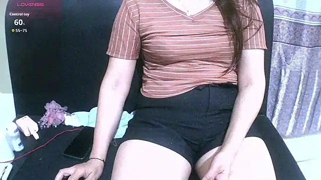 Snapshot of Owe_chan chatting on May 22, 2026, 7:34 pm Owe chan online show from May 22, 2026, 7:34 pm