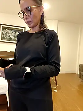 Snapshot of Mama_Eva_1 chatting on December 15, 2025, 11:49 am Mama Eva 1 online show from December 15, 2025, 11:49 am