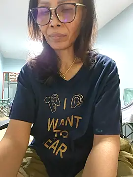 Snapshot of Mama_Eva_1 chatting on November 21, 2025, 4:22 am Mama Eva 1 online show from November 21, 2025, 4:22 am