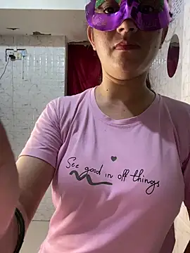 Snapshot of MONA_0213 chatting on September 28, 2025, 6:48 pm MONA 0213 online show from September 28, 2025, 6:48 pm