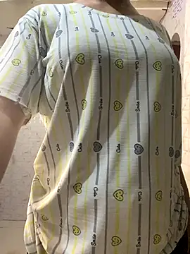 Snapshot of MONA_0213 chatting on October 10, 2025, 7:04 pm MONA 0213 online show from October 10, 2025, 7:04 pm