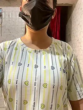 Snapshot of MONA_0213 chatting on September 29, 2025, 6:35 pm MONA 0213 online show from September 29, 2025, 6:35 pm