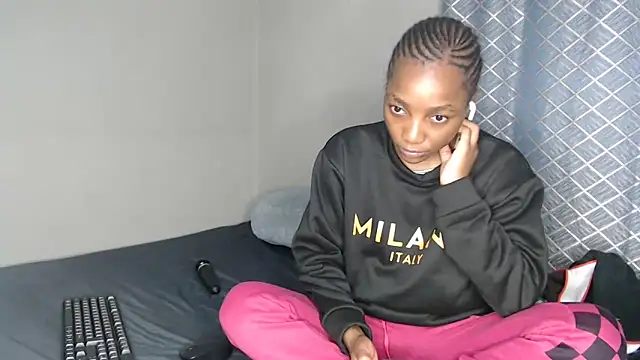 SlenderCharm98 online show from November 19, 2025, 8:20 pm