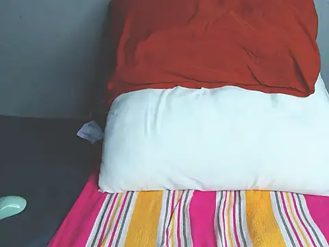 SlenderCharm98 online show from October 30, 2025, 7:55 pm