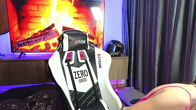 Snapshot of laxyflaxyy chatting on November 12, 2025, 2:04 am laxyflaxyy online show from November 12, 2025, 2:04 am