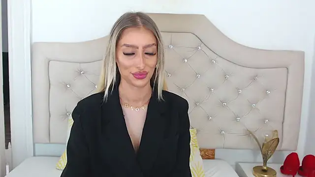 Snapshot of NatalieSensual chatting on December 22, 2025, 10:15 am NatalieSensual online show from December 22, 2025, 10:15 am