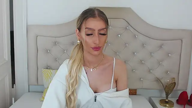 Snapshot of NatalieSensual chatting on December 19, 2025, 11:45 am NatalieSensual online show from December 19, 2025, 11:45 am