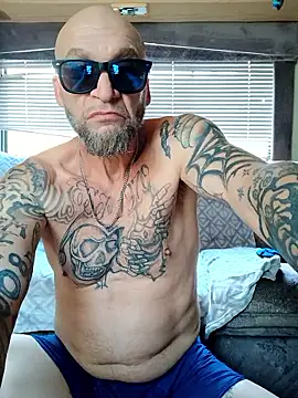 Snapshot of ShawnandDani7074 chatting on March 2, 2026, 7:43 pm ShawnandDani7074 online show from March 2, 2026, 7:43 pm