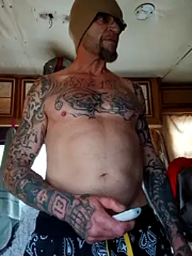 Snapshot of ShawnandDani7074 chatting on February 22, 2026, 1:57 pm ShawnandDani7074 online show from February 22, 2026, 1:57 pm