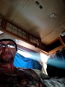 Snapshot of ShawnandDani7074 chatting on March 28, 2026, 1:56 pm ShawnandDani7074 online show from March 28, 2026, 1:56 pm