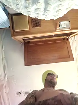 Snapshot of ShawnandDani7074 chatting on April 12, 2026, 1:14 pm ShawnandDani7074 online show from April 12, 2026, 1:14 pm