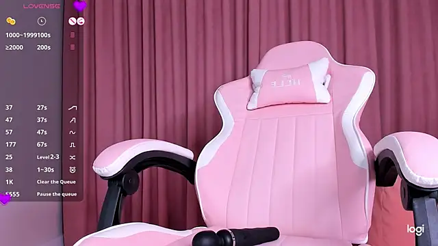 Momo Ayase  online show from November 16, 2025, 2:44 pm