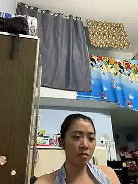 Snapshot of Minee1202 chatting on April 23, 2026, 8:21 am Minee1202 online show from April 23, 2026, 8:21 am